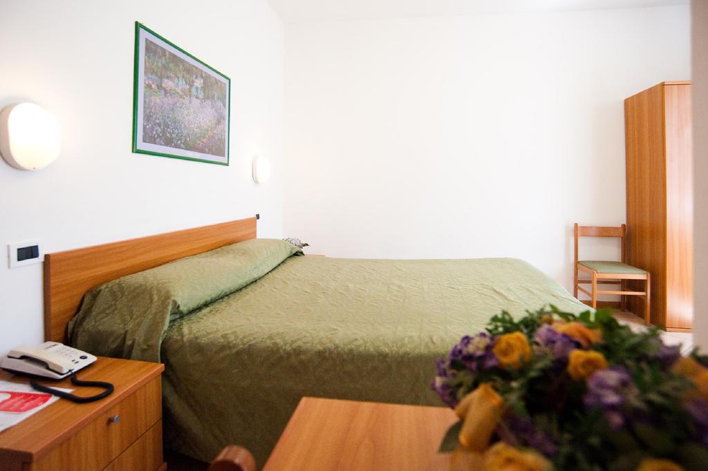 Hotel La Toscana Arezzo Bagian luar foto